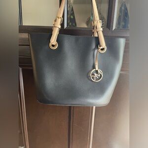 Black Micheal Kors Purse